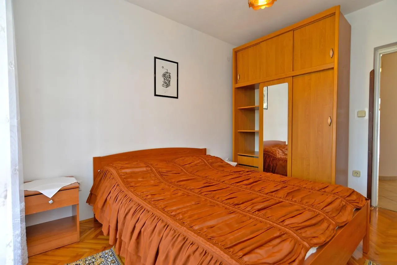 Apartment & Room Milka 1633 Pula 2*,